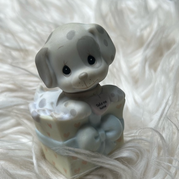 Precious Moments Porcelain Collector’s Antiques Gift box Puppy Dogs Figurine Set - Picture 4 of 8